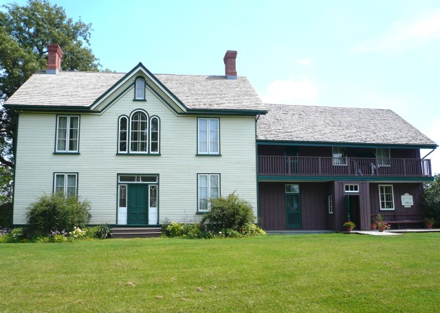 HeritageHouseinDay.jpg