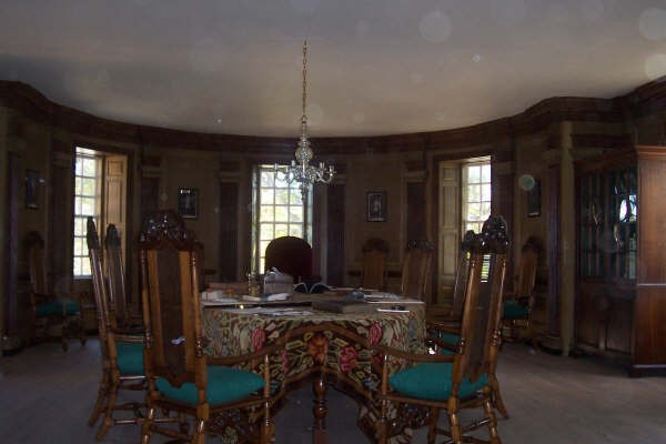 strange5.JPG - Jody, James Town, Virgina - My daughter took this pic on school trip